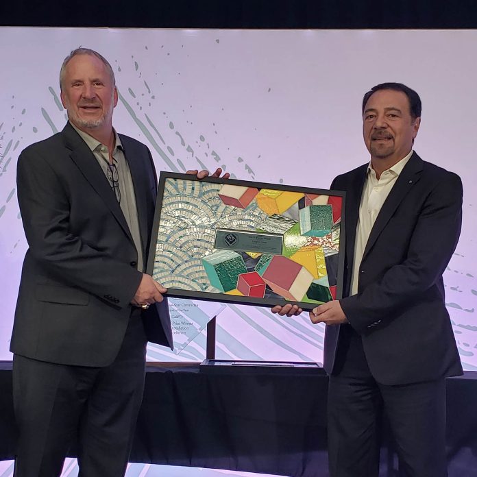 Bart Bettiga, NTCA exec dir., honors MAPEI’s Luigi Di Geso with the Joe A. Tarver Award.