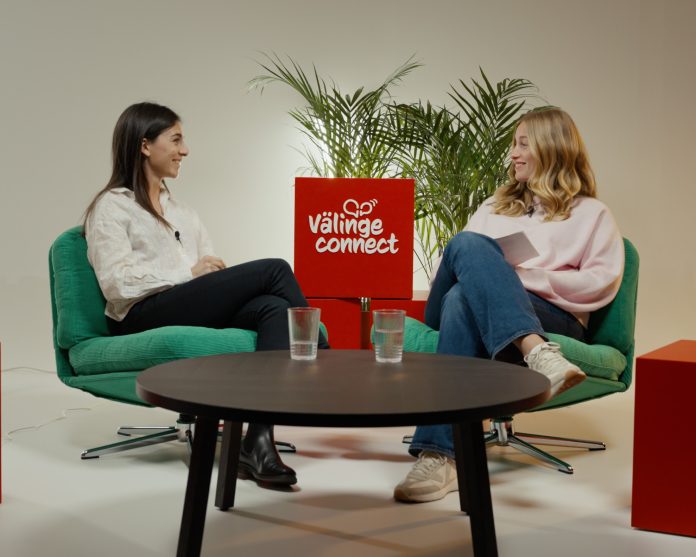 Valinge Connect platform illustration featuring two women talking in a relaxed setting